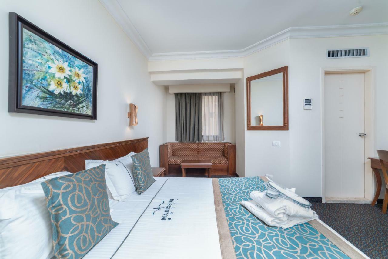Madisson Hotel Dżunija Zewnętrze zdjęcie